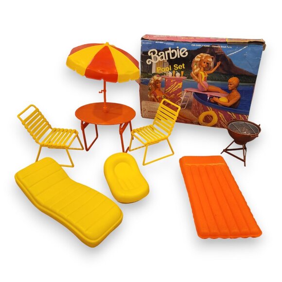 Vintage Barbie Hawaiian Fun Pool Playset & 1985 Arco Patio Set - Picture 1 of 6